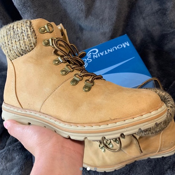 Brown boots - Picture 2 of 3